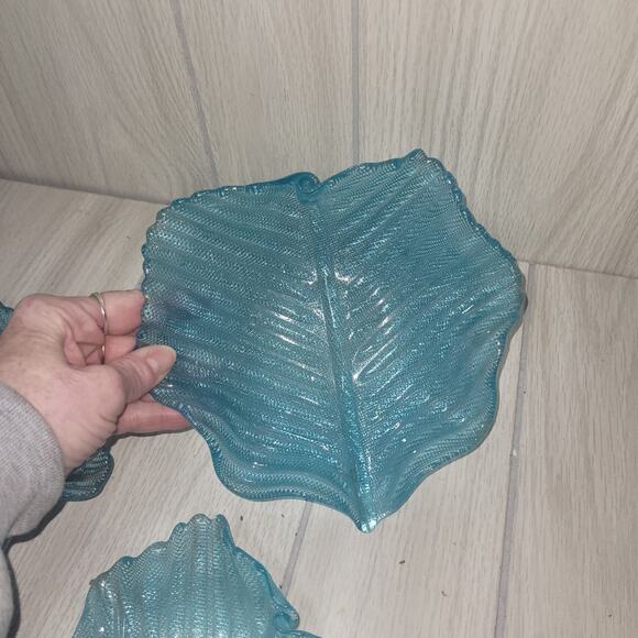 VNTG Set Of 3 Aquamarine Blue Leaf Shaped Glass Bowls Catch All Jewelry Key Dish - Picture 3 of 10